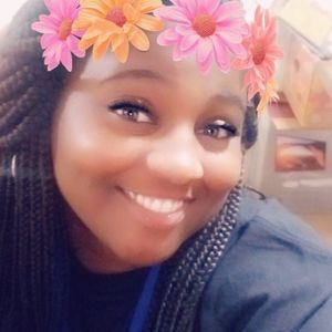 Meet your Posher, Evette